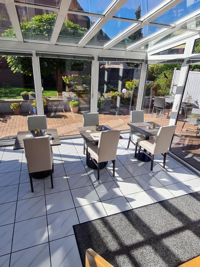 Airport Hotel Karsten Colonia Exterior foto