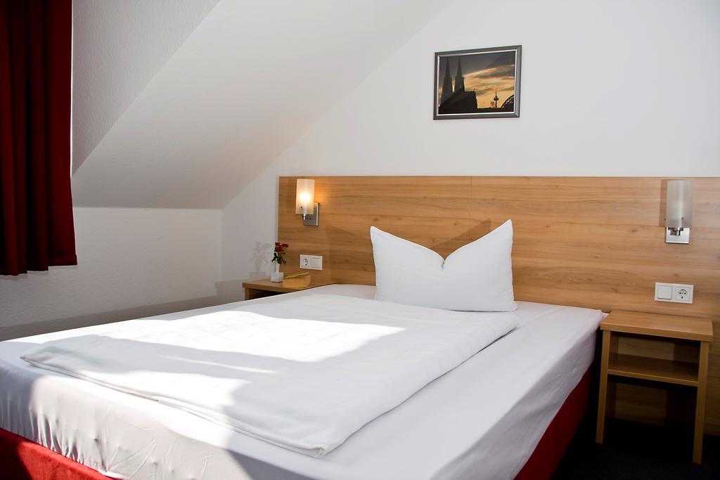 Airport Hotel Karsten Colonia Exterior foto