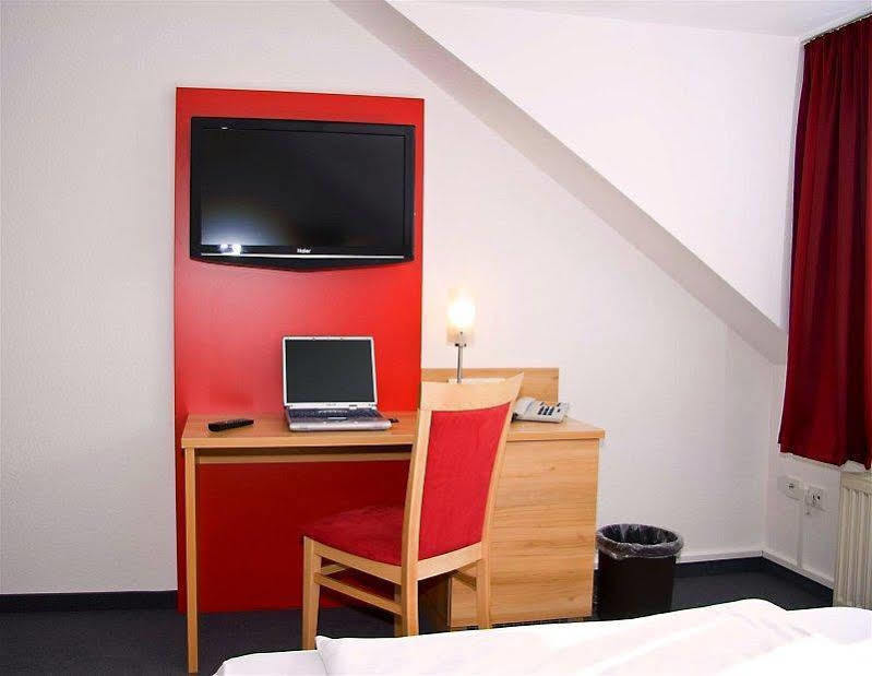 Airport Hotel Karsten Colonia Exterior foto